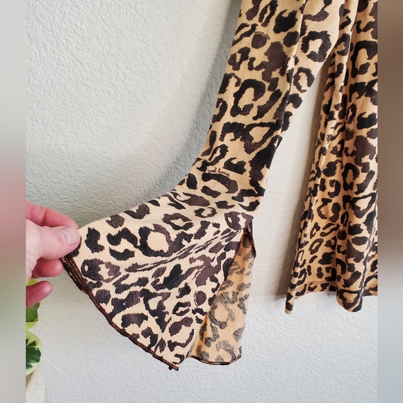 Fashion Love Leopard Top - Picture 5 of 10